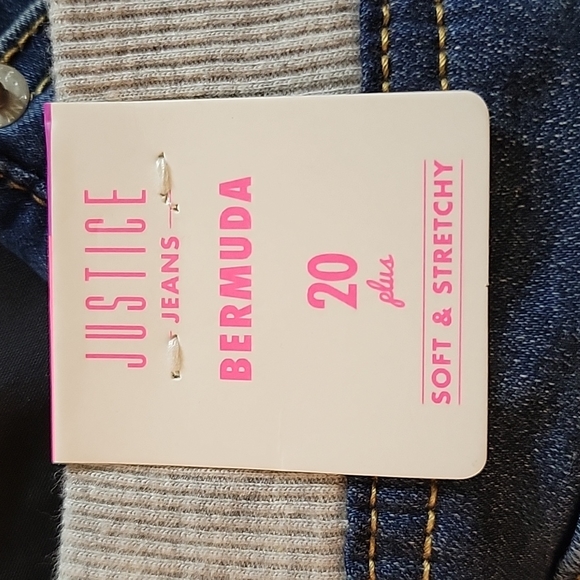 Bermuda Shorts - Picture 2 of 5